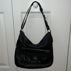 Coach shoulder bag pebble soft leather black